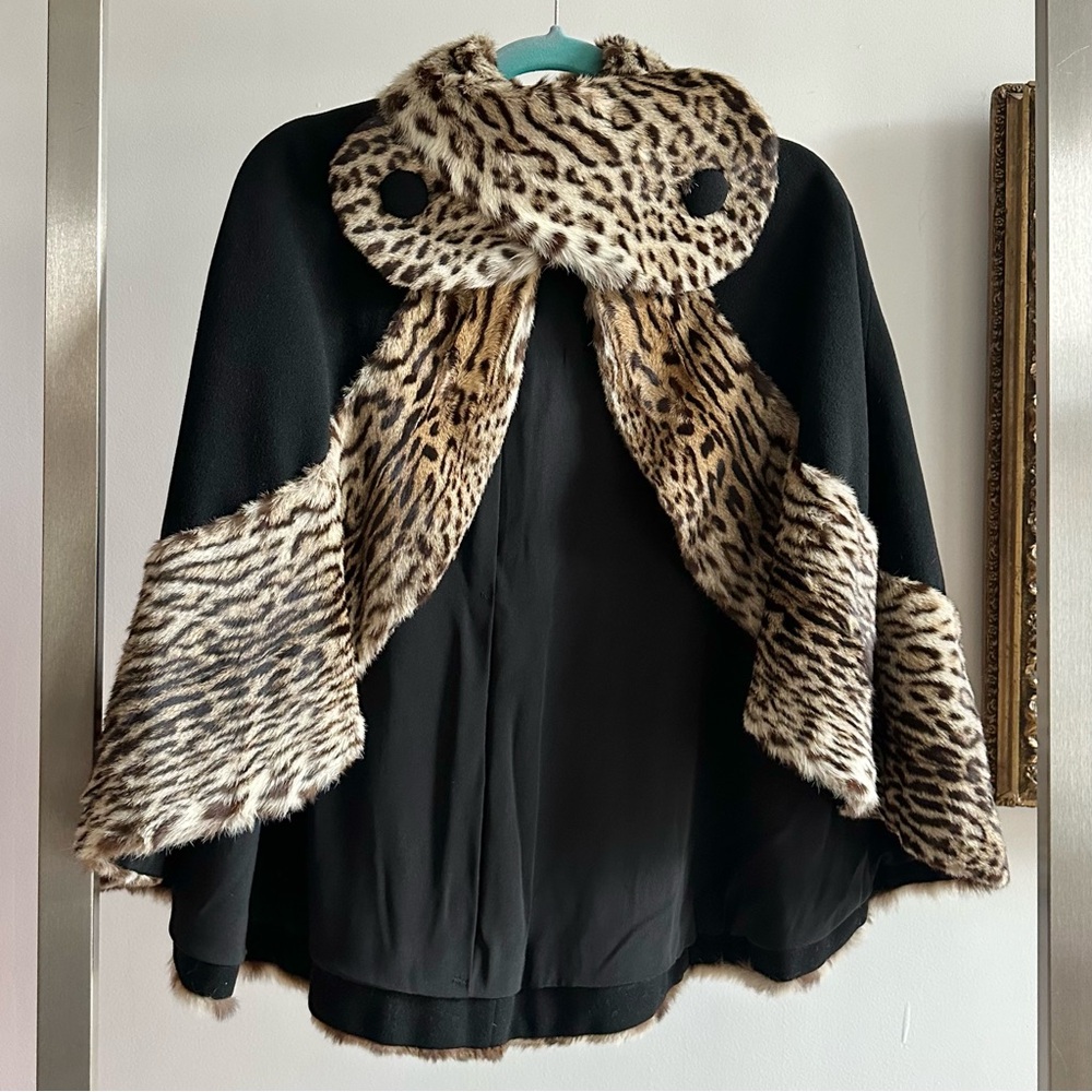 1940s Vintage Leopard Print Fur & Black Wool Cape